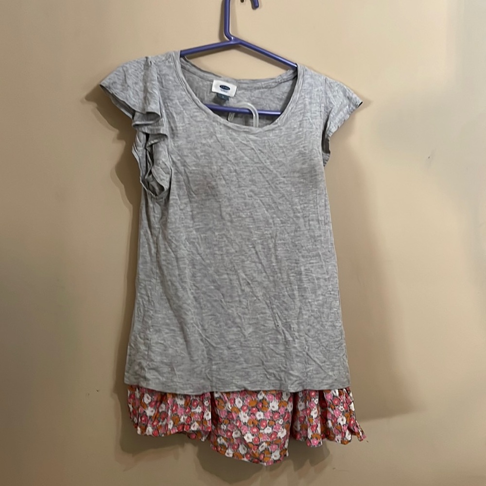 Old navy shirt and skirt